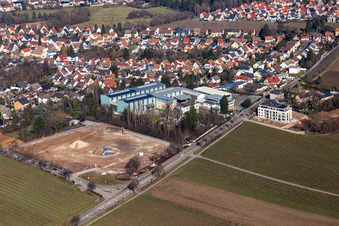 Vue aérienne de Wickert Maschinenbau et ancienne boulangerie Hofmeister à Wollmesheimer Höhe à Landau in der Pfalz dans le département Rhénanie-Palatinat, Allemagne