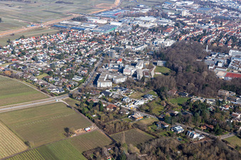 Vue aérienne de Résidence étudiante Godramsteiner Straße 50, Hôpital Landau-Südliche Weinstraße à Landau in der Pfalz dans le département Rhénanie-Palatinat, Allemagne