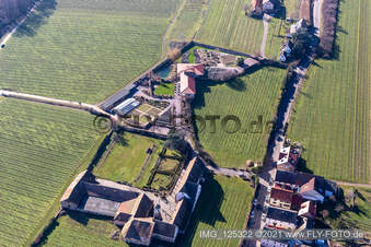 Vue oblique de Klosterstr à Edenkoben dans le département Rhénanie-Palatinat, Allemagne