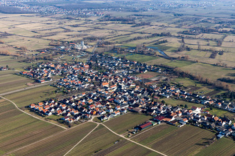 Vue aérienne de Champs agricoles et terres agricoles à Erpolzheim dans le département Rhénanie-Palatinat, Allemagne