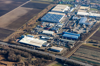 Vue aérienne de Locaux de l'usine du fabricant pharmaceutique Roche Diagnostics GmbH à Fußgönheim dans le département Rhénanie-Palatinat, Allemagne