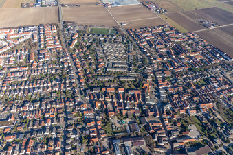 Vue aérienne de Oggersheimerstr depuis l'ouest à le quartier Ruchheim in Ludwigshafen am Rhein dans le département Rhénanie-Palatinat, Allemagne