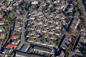 Vue aérienne de Lorscher Straße à le quartier Ruchheim in Ludwigshafen am Rhein dans le département Rhénanie-Palatinat, Allemagne