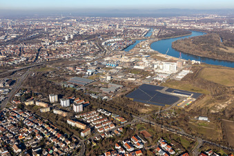 Photographie aérienne de Zone industrielle et commerciale à le quartier Rheingönheim in Ludwigshafen am Rhein dans le département Rhénanie-Palatinat, Allemagne