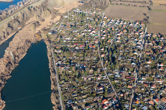 Vue aérienne de Zone de loisirs Neuhofener Altrhein et Blue Adriatic à Altrip dans le département Rhénanie-Palatinat, Allemagne