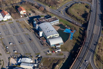 Vue aérienne de Pfitzenmeier Body & Face Fitness Studio Schwetzingen (fermé en raison du confinement lié au Corona) à Schwetzingen dans le département Bade-Wurtemberg, Allemagne