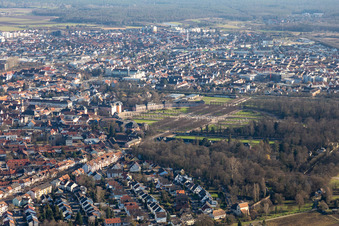 Vue aérienne de Parc du Château à Schwetzingen dans le département Bade-Wurtemberg, Allemagne