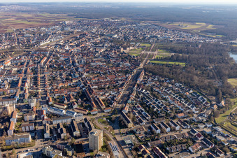 Vue aérienne de Lindenstrasse à Schwetzingen dans le département Bade-Wurtemberg, Allemagne