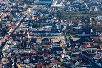 Vue aérienne de Place du Château à Schwetzingen dans le département Bade-Wurtemberg, Allemagne