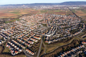 Vue aérienne de Plankstadt dans le département Bade-Wurtemberg, Allemagne