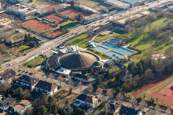 Vue aérienne de Parc aquatique Bellamar à Schwetzingen dans le département Bade-Wurtemberg, Allemagne