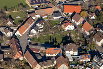 Vue aérienne de Vue sur le village à le quartier Bruchhausen in Sandhausen dans le département Bade-Wurtemberg, Allemagne