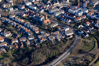 Vue aérienne de Église protestante de la Trinité à le quartier Sankt Ilgen in Leimen dans le département Bade-Wurtemberg, Allemagne