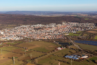 Vue aérienne de Vue des rues et des maisons dans les quartiers résidentiels à Nußloch dans le département Bade-Wurtemberg, Allemagne