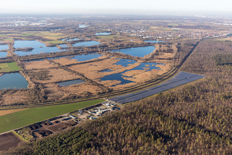 Vue aérienne de Compost Rimu et champ photovoltaïque à le quartier Oberhausen in Oberhausen-Rheinhausen dans le département Bade-Wurtemberg, Allemagne