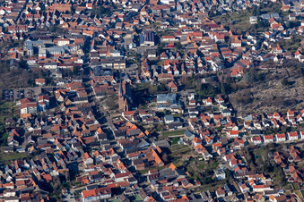 Vue aérienne de Église catholique Sainte-Marie-Assomption à Herxheim bei Landau dans le département Rhénanie-Palatinat, Allemagne