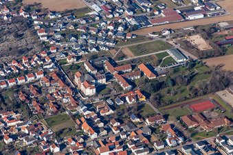 Vue aérienne de Abbaye Saint-Paul à Herxheim bei Landau dans le département Rhénanie-Palatinat, Allemagne