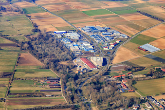 Vue aérienne de Business Park W et W-Campus vus de l'est à Herxheim bei Landau dans le département Rhénanie-Palatinat, Allemagne