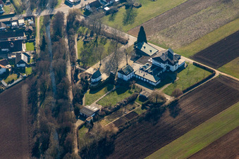 Vue aérienne de Chapelle de Schoenstatt et centre de Schoenstatt « Marienpfalz » et aire de jeux au centre (Palatinat) à Herxheim bei Landau dans le département Rhénanie-Palatinat, Allemagne