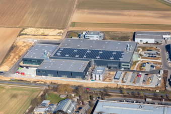 Vue aérienne de Parc industriel Ouest II avec msystems IT-Solutions GmbH, Martin Dradrach Verpackungen et heo GmbH Campus (Palatinat) à Herxheim bei Landau dans le département Rhénanie-Palatinat, Allemagne