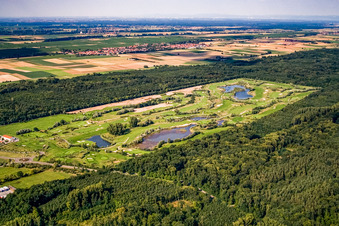 Vue aérienne de Club de golf Landgut Dreihof SÜW à le quartier Dreihof in Essingen dans le département Rhénanie-Palatinat, Allemagne