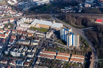 Vue aérienne de Centre de collection / Musée historique du Palatinat dans le monument industriel du site An der Baumwollspinnerei à le quartier Burgfeld in Speyer dans le département Rhénanie-Palatinat, Allemagne