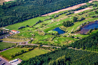 Vue oblique de Club de golf Landgut Dreihof SÜW à le quartier Dreihof in Essingen dans le département Rhénanie-Palatinat, Allemagne