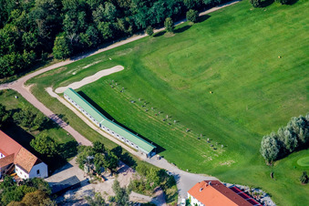 Vue aérienne de Practice du club de golf Landgut Dreihof SÜW à le quartier Dreihof in Essingen dans le département Rhénanie-Palatinat, Allemagne
