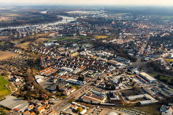 Vue aérienne de Vue de la ville depuis les rives du Rhin à l'est jusqu'à la Wormser Landstraße à l'ouest à Speyer dans le département Rhénanie-Palatinat, Allemagne