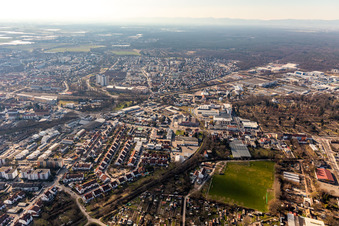 Vue aérienne de Ouest à le quartier Burgfeld in Speyer dans le département Rhénanie-Palatinat, Allemagne