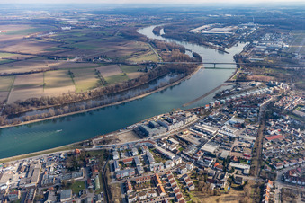 Vue aérienne de Chantier de construction du lotissement résidentiel de l'ancienne briqueterie au bord du Rhin à Speyer dans le département Rhénanie-Palatinat, Allemagne