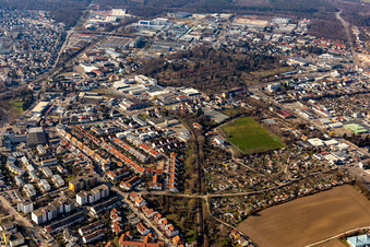 Vue oblique de Cimetière à le quartier Burgfeld in Speyer dans le département Rhénanie-Palatinat, Allemagne