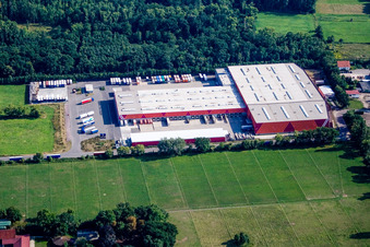 Vue aérienne de Centre logistique de Hornbach à le quartier Dreihof in Essingen dans le département Rhénanie-Palatinat, Allemagne