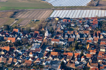 Vue aérienne de Église catholique Saint-Martin à Hanhofen dans le département Rhénanie-Palatinat, Allemagne