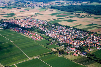 Vue aérienne de Oberhochstadt à le quartier Niederhochstadt in Hochstadt dans le département Rhénanie-Palatinat, Allemagne