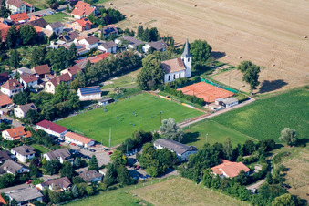 Vue aérienne de Chapelle du terrain de sport à Altdorf dans le département Rhénanie-Palatinat, Allemagne