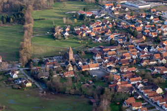 Photographie aérienne de Saint-Ulrich à le quartier Altenstadt in Wissembourg dans le département Bas Rhin, France