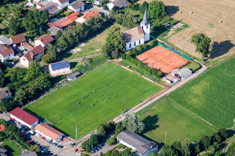Vue aérienne de Terrain de football du SV Altdorf Böbingen 1958 à Altdorf dans le département Rhénanie-Palatinat, Allemagne