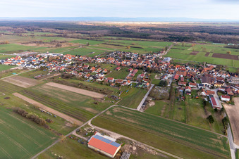 Vue aérienne de Vue du village depuis le nord-ouest à Schweighofen dans le département Rhénanie-Palatinat, Allemagne
