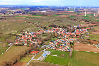 Vue aérienne de Vue du village depuis l'ouest à Dierbach dans le département Rhénanie-Palatinat, Allemagne