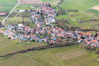 Vue aérienne de Vue du village depuis le sud-est à Oberhausen dans le département Rhénanie-Palatinat, Allemagne