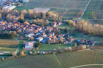 Vue aérienne de Rue Klingbachtal à le quartier Klingen in Heuchelheim-Klingen dans le département Rhénanie-Palatinat, Allemagne