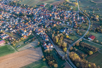 Vue aérienne de Églises à Göcklingen dans le département Rhénanie-Palatinat, Allemagne