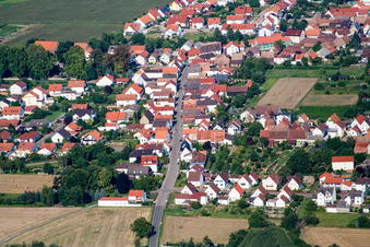 Vue aérienne de Rue Duttweiler à le quartier Geinsheim in Neustadt an der Weinstraße dans le département Rhénanie-Palatinat, Allemagne
