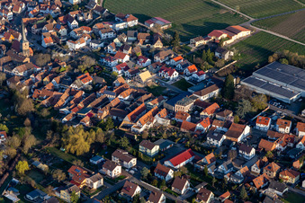 Vue aérienne de Bismarckstraße, Villa Königsgarten à Siebeldingen dans le département Rhénanie-Palatinat, Allemagne