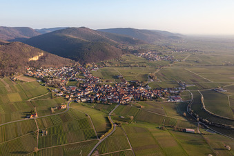 Vue oblique de Frankweiler dans le département Rhénanie-Palatinat, Allemagne