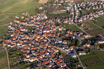 Vue aérienne de Vue sur le village à Frankweiler dans le département Rhénanie-Palatinat, Allemagne