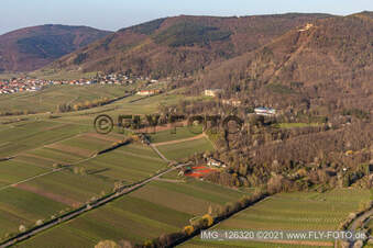 Château de la Villa Ludwigshöhe à Edenkoben dans le département Rhénanie-Palatinat, Allemagne vue d'en haut