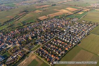 Essingen dans le département Rhénanie-Palatinat, Allemagne vue du ciel
