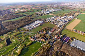 Vue aérienne de Zone industrielle Bornheim avec quincaillerie Hornbach à le quartier Dreihof in Bornheim dans le département Rhénanie-Palatinat, Allemagne